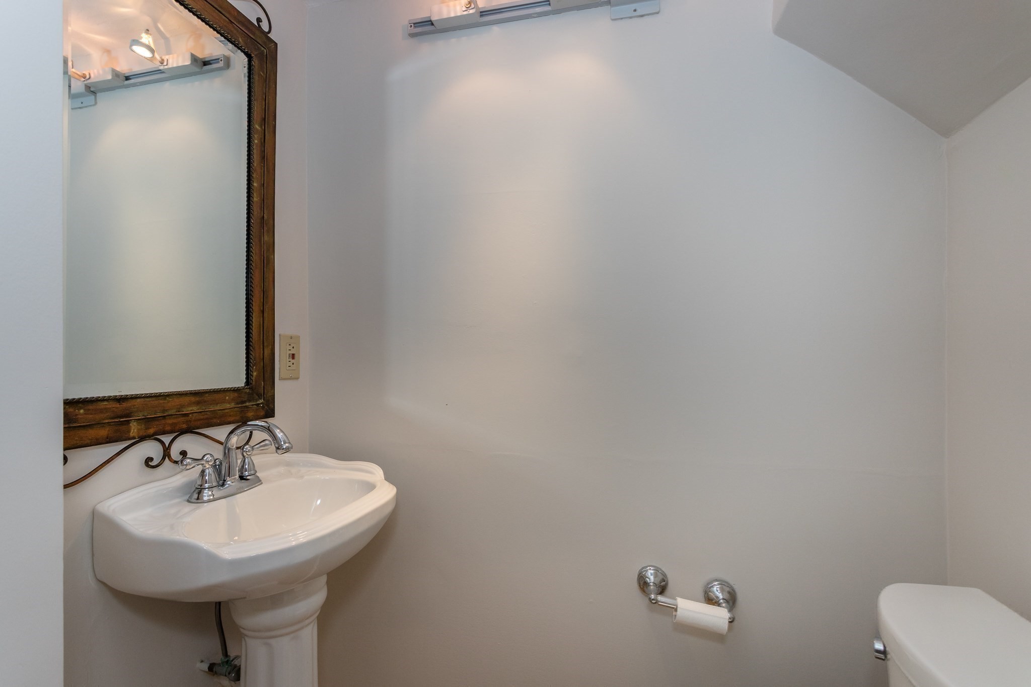 160 Quincy Shore Dr Unit: 106