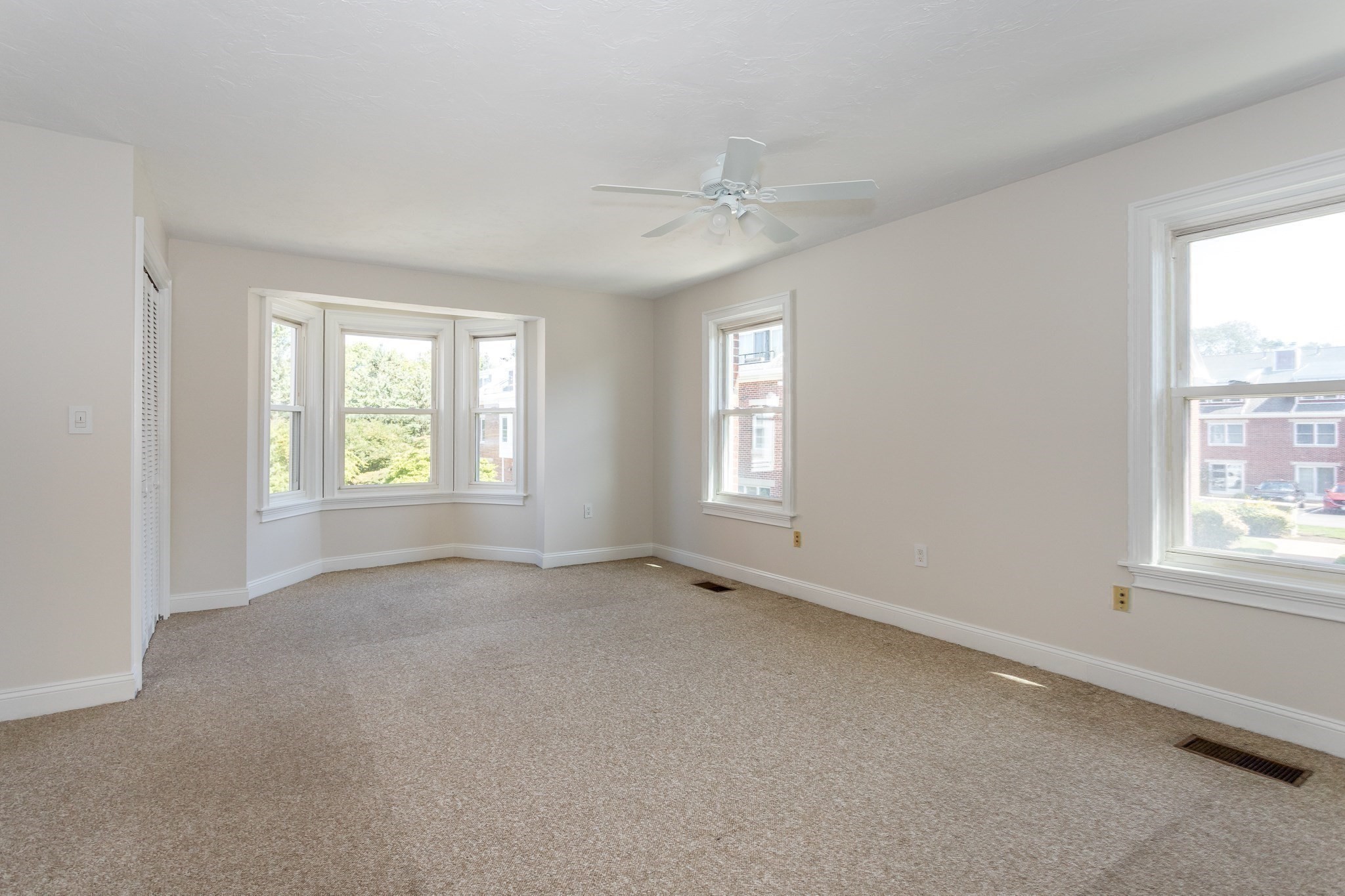 160 Quincy Shore Dr Unit: 106