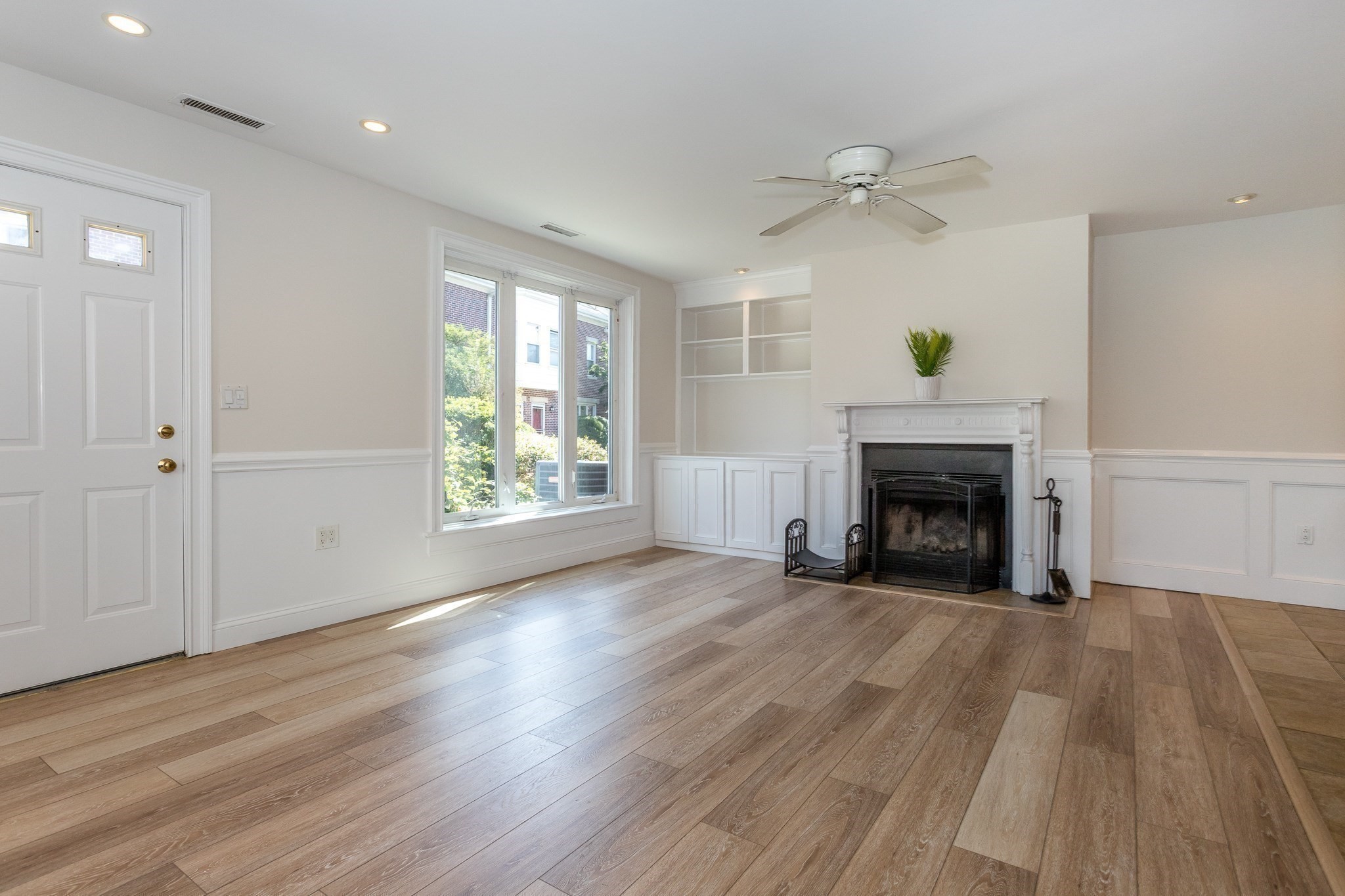 160 Quincy Shore Dr Unit: 106