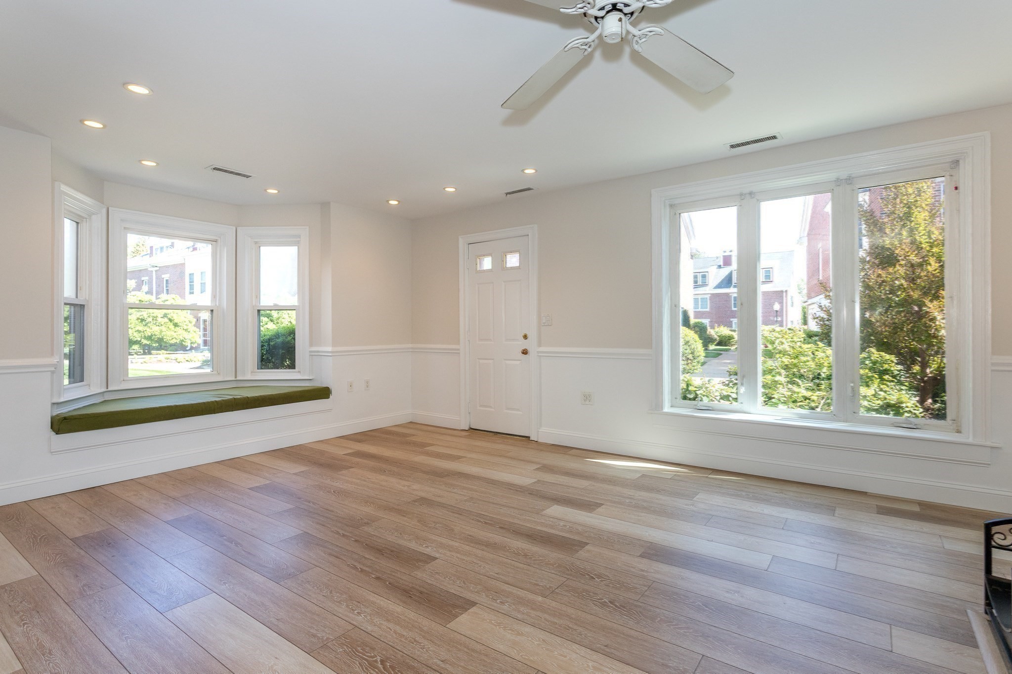 160 Quincy Shore Dr Unit: 106