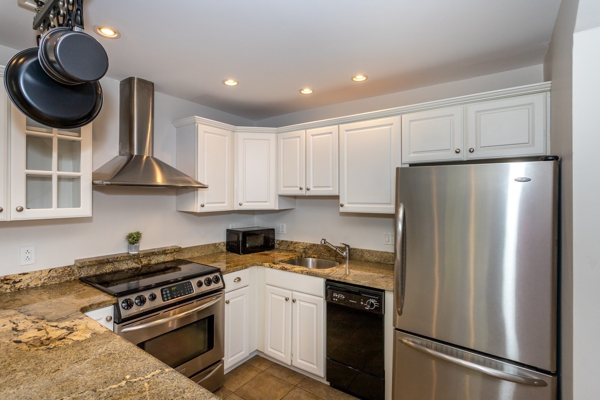 160 Quincy Shore Dr Unit: 106