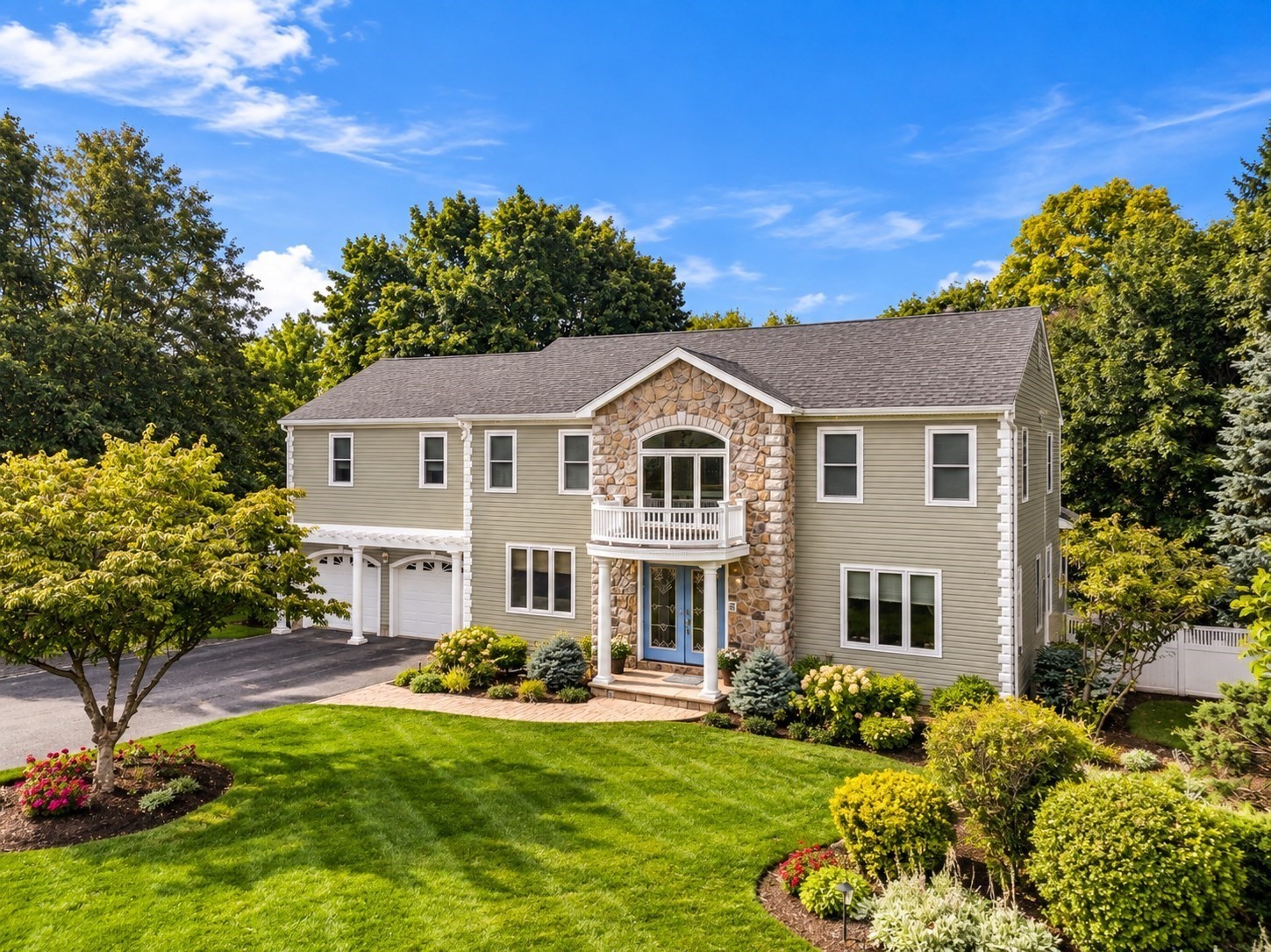 8 Hearthridge Dr