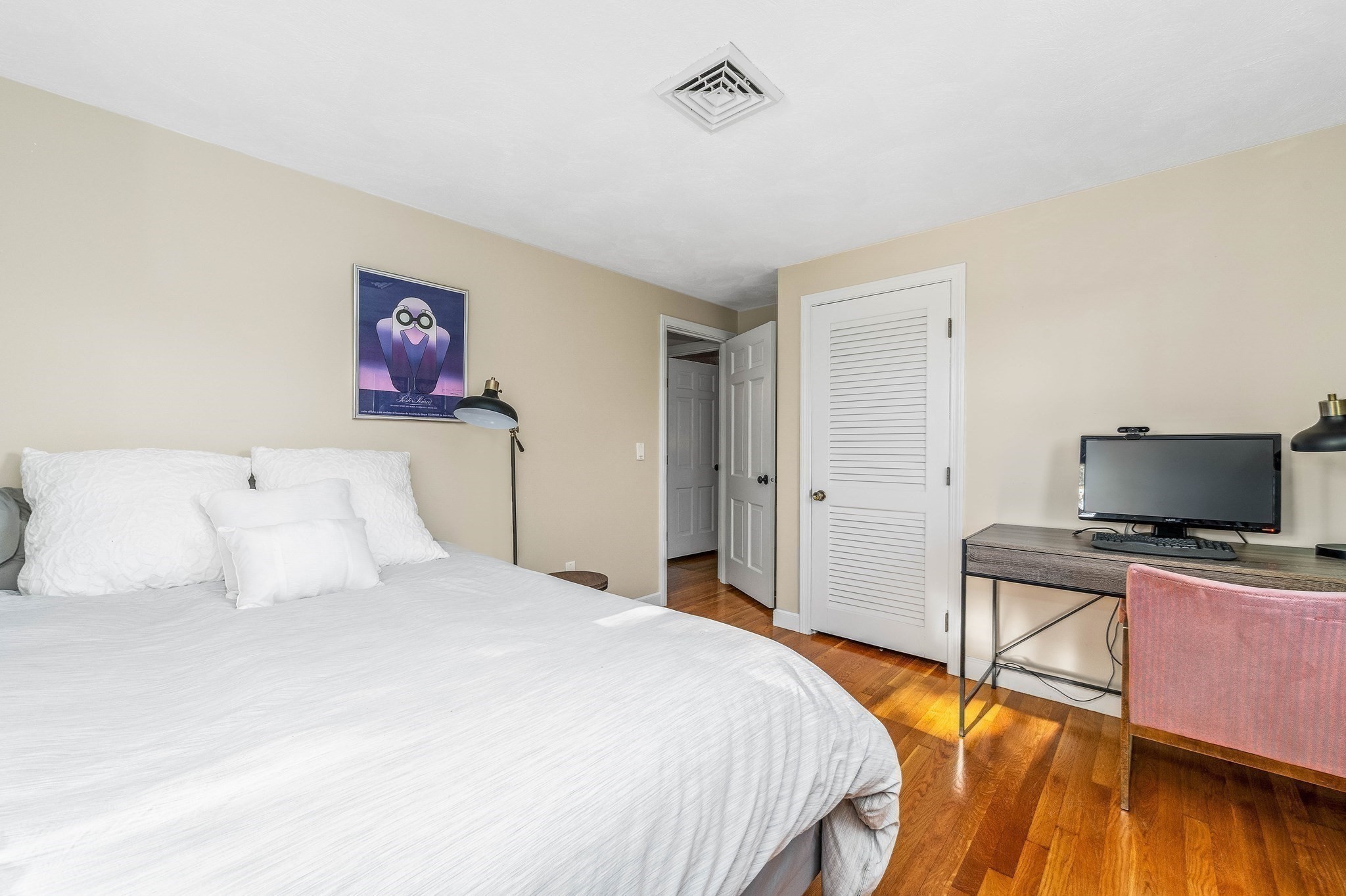 2 Margaret St