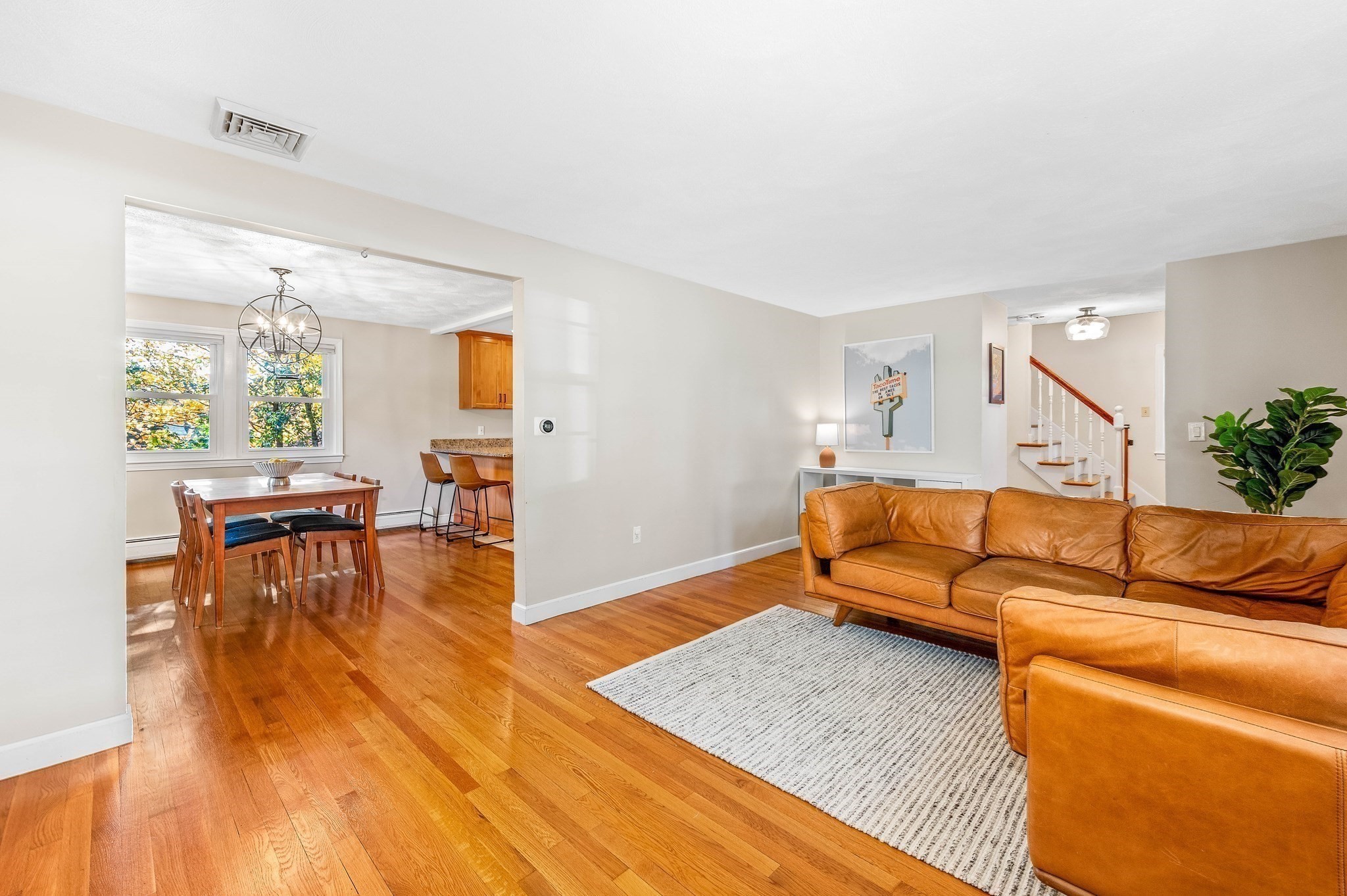 2 Margaret St