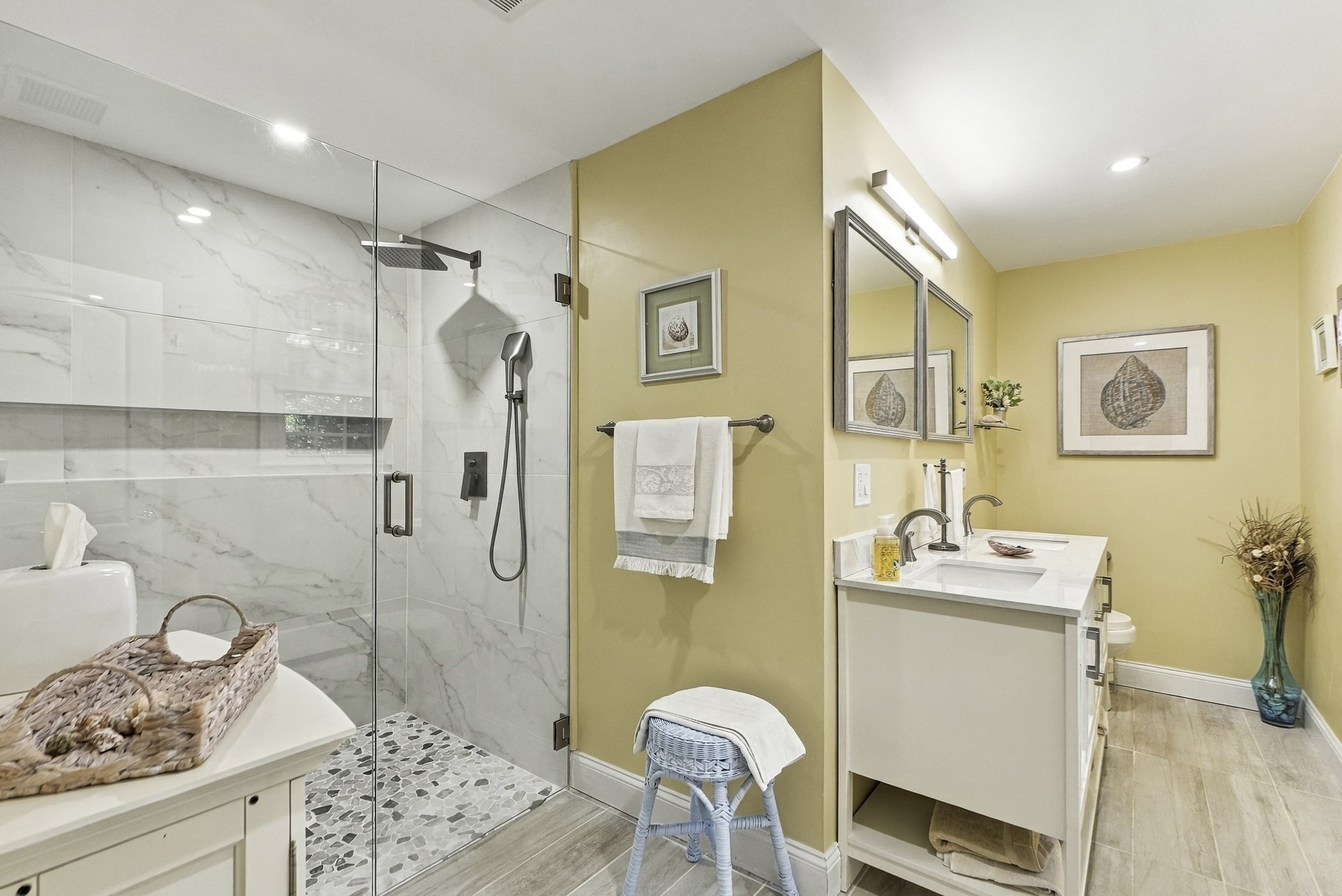 5 Surrey Ln