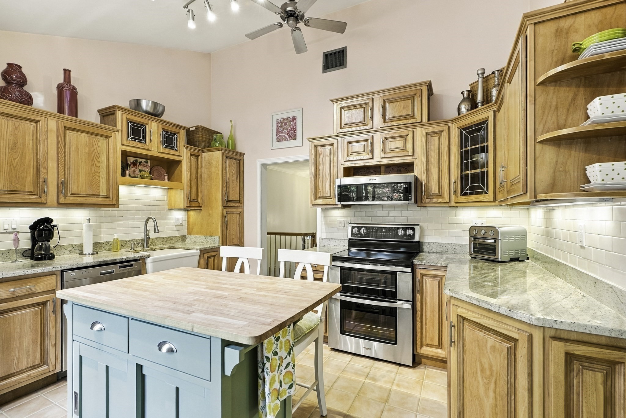 5 Surrey Ln