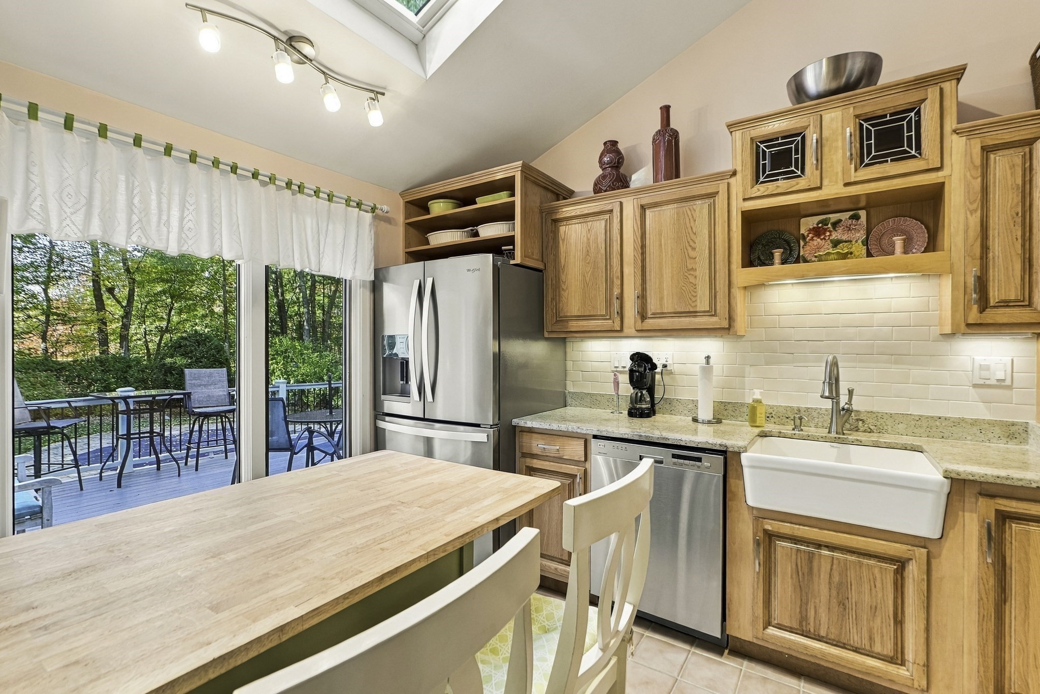 5 Surrey Ln
