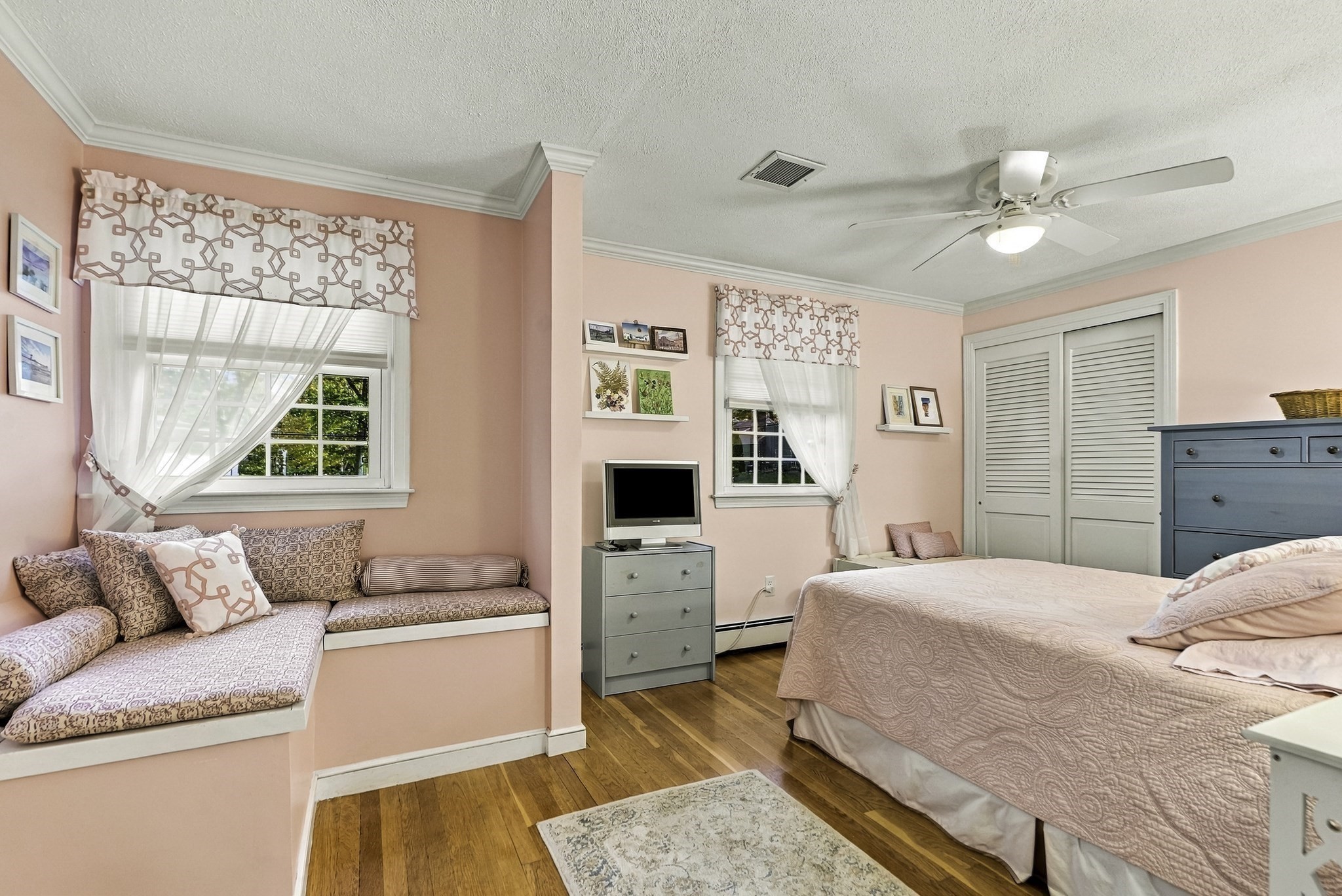 5 Surrey Ln