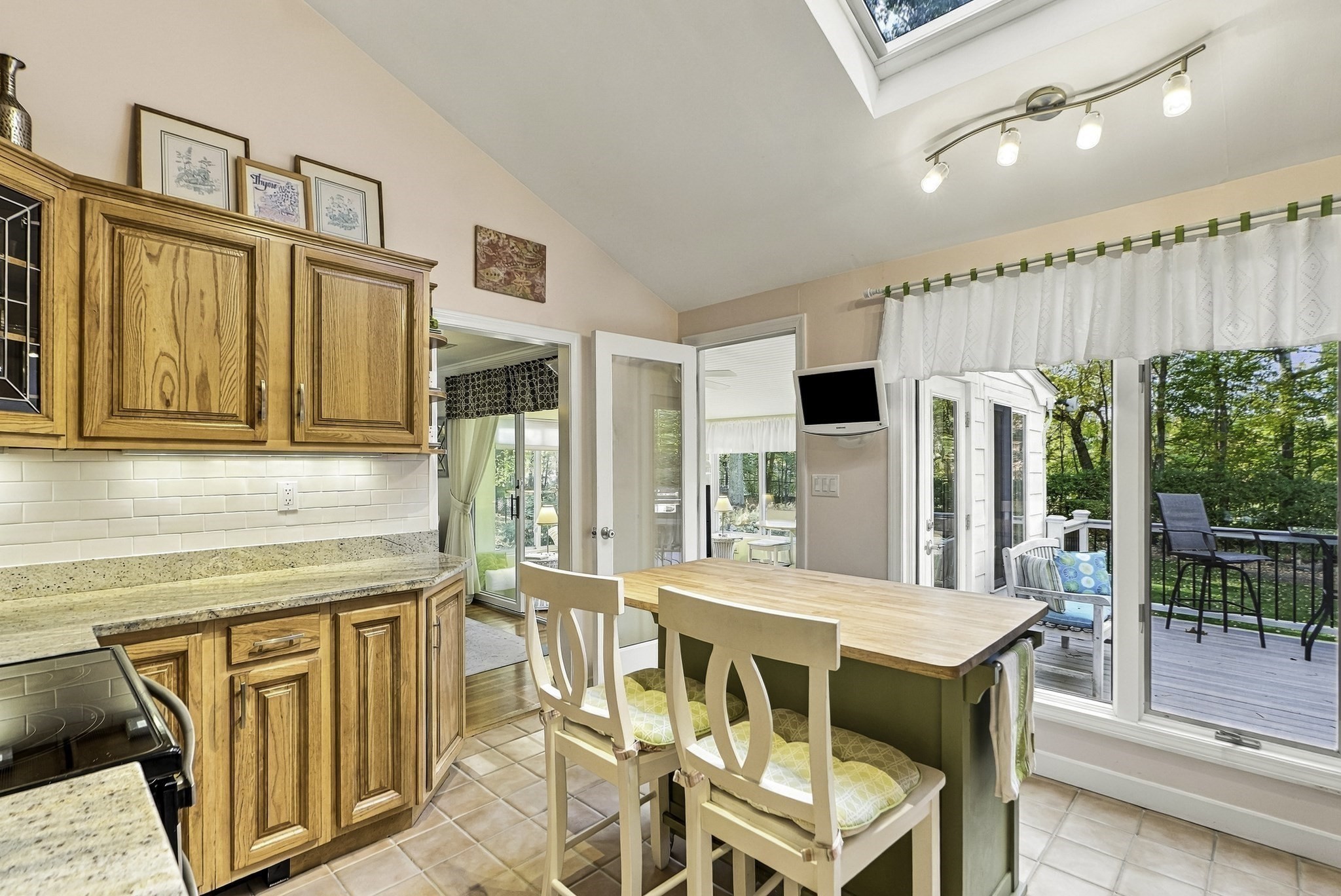 5 Surrey Ln