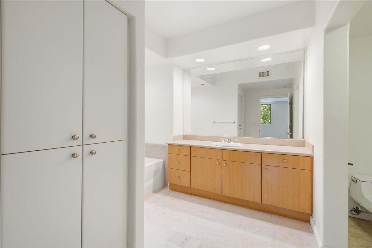 130 E San Fernando Street Unit: 404
