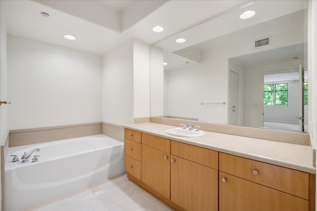 130 E San Fernando Street Unit: 404
