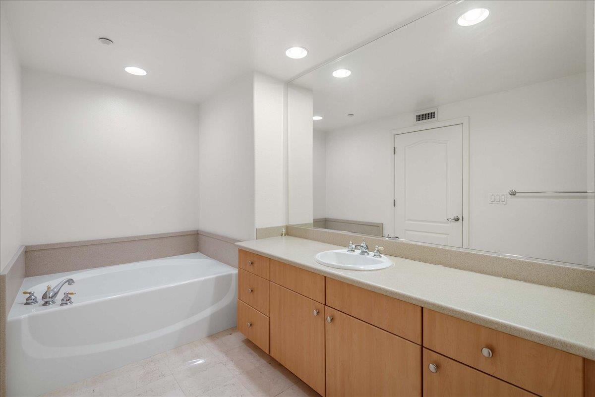 130 E San Fernando Street Unit: 404