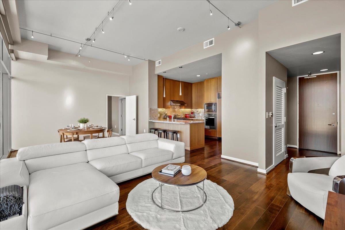 38 N Almaden BLVD 2209