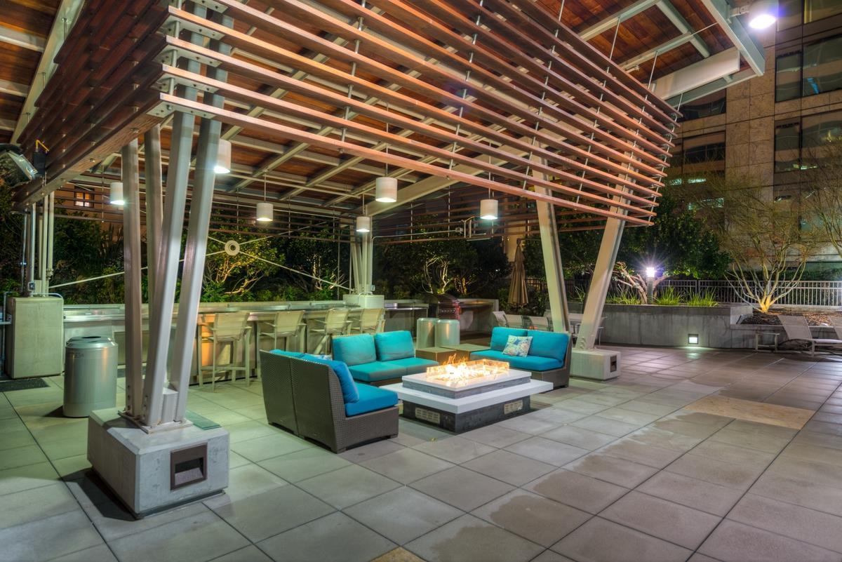 38 N Almaden BLVD 2209