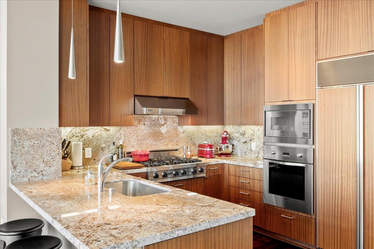 38 N Almaden BLVD 2209