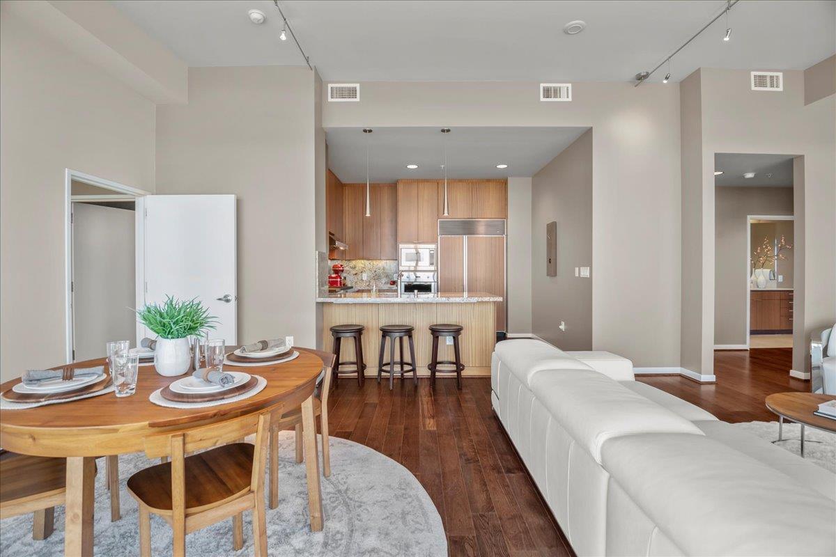 38 N Almaden BLVD 2209