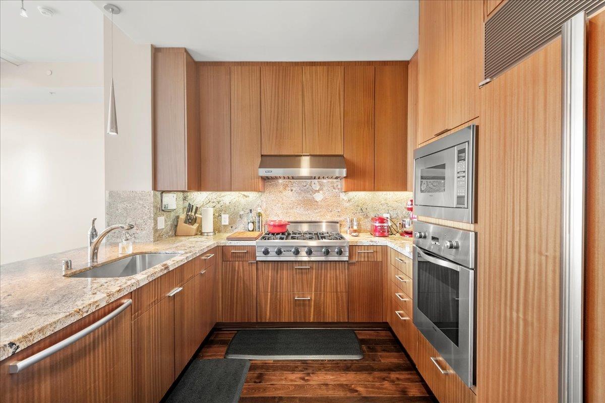 38 N Almaden BLVD 2209