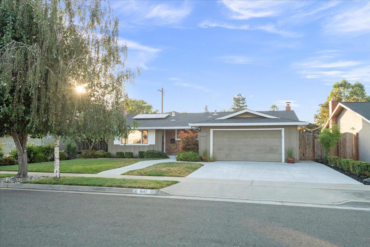 1645 Tiffany WAY