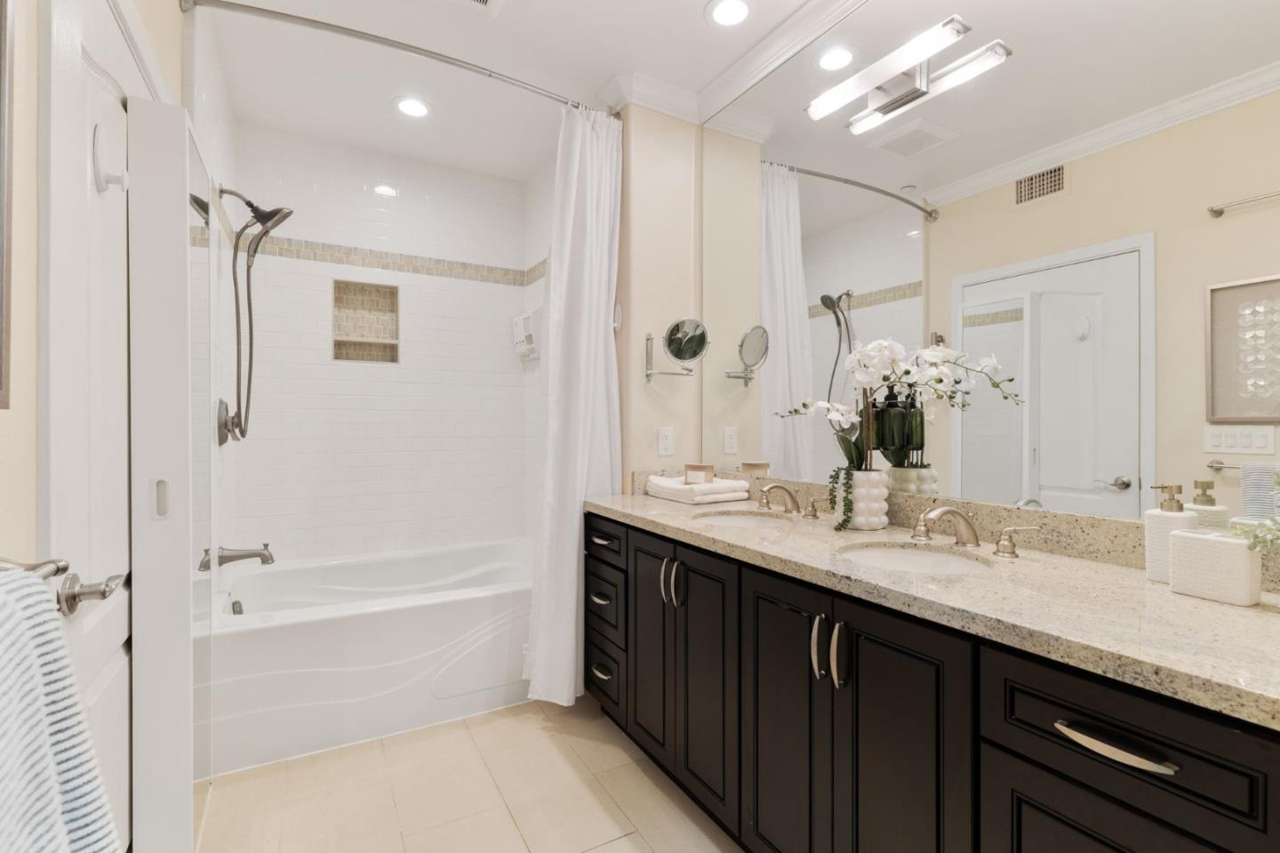 130 E San Fernando ST PH22