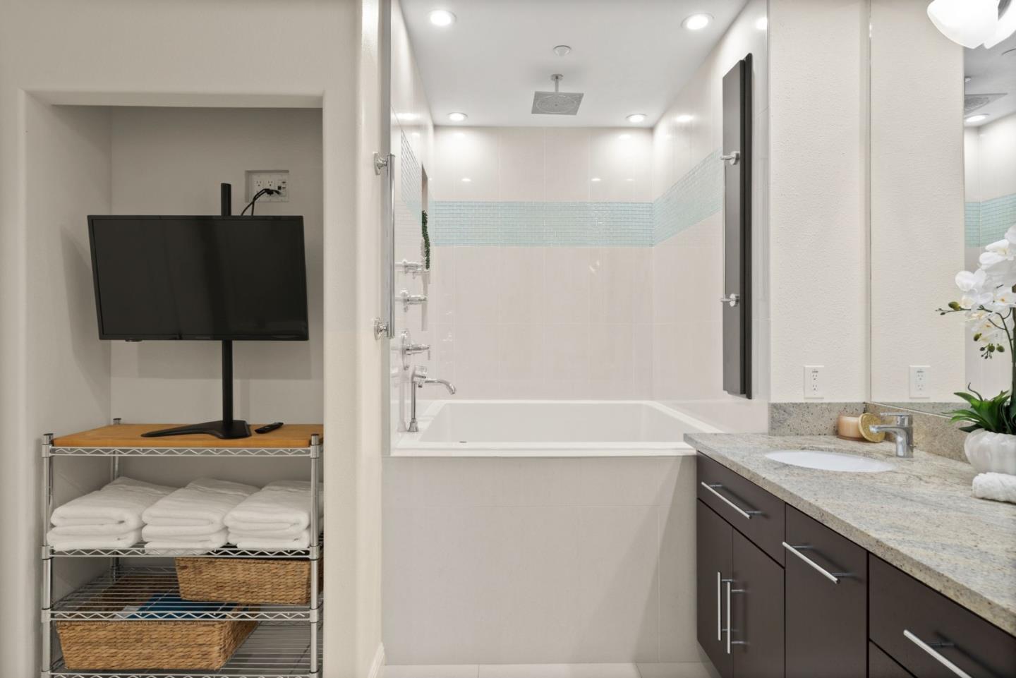 130 E San Fernando ST PH22