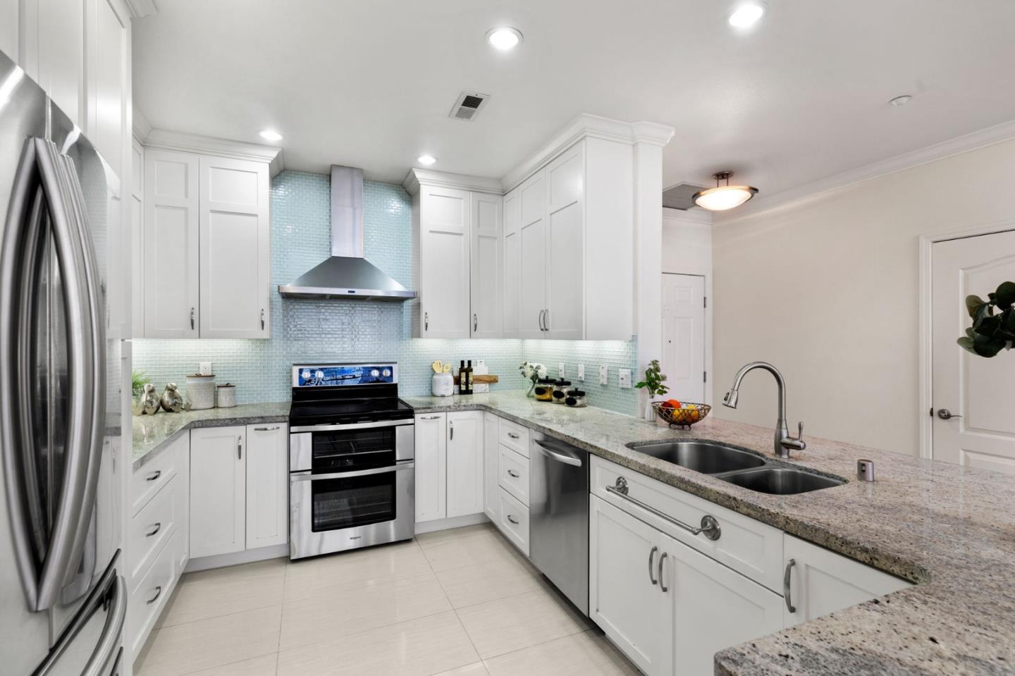 130 E San Fernando ST PH22