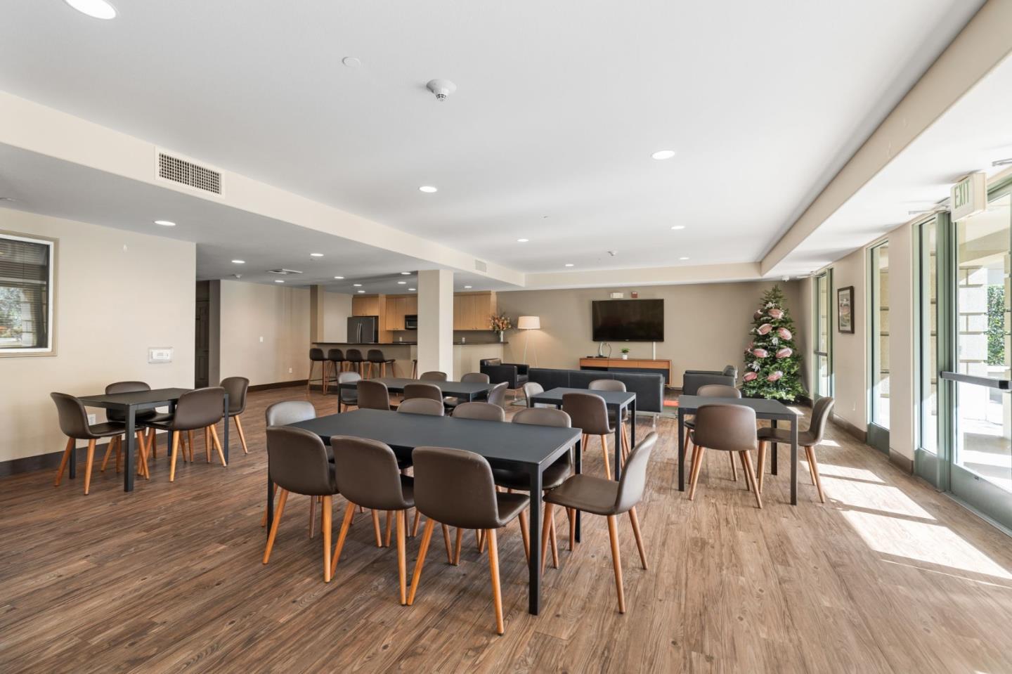 130 E San Fernando ST PH22