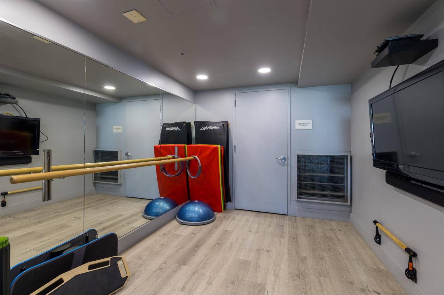 38 N Almaden BLVD 920