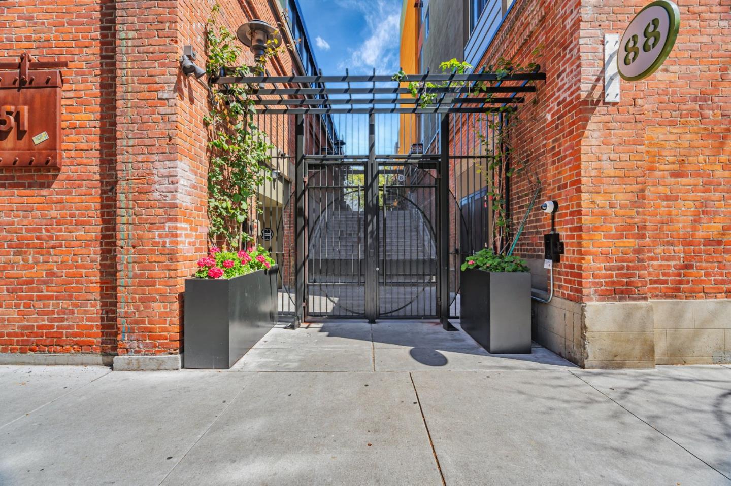 88 Bush ST 2103