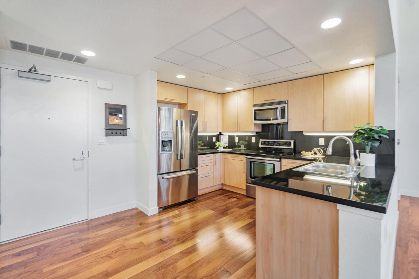 88 Bush ST 2103
