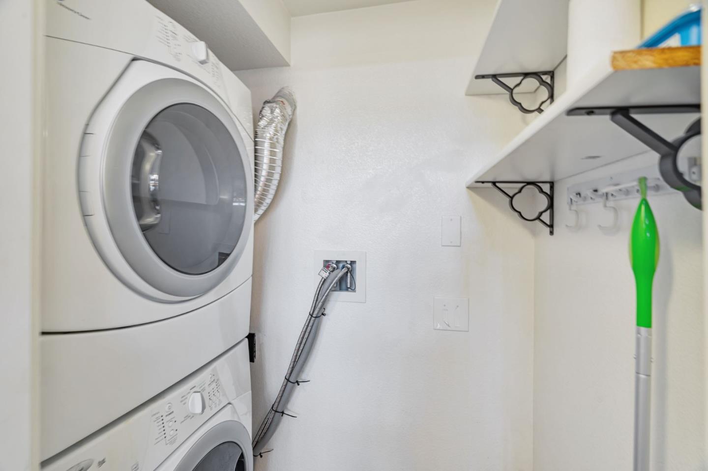 88 Bush ST 2103