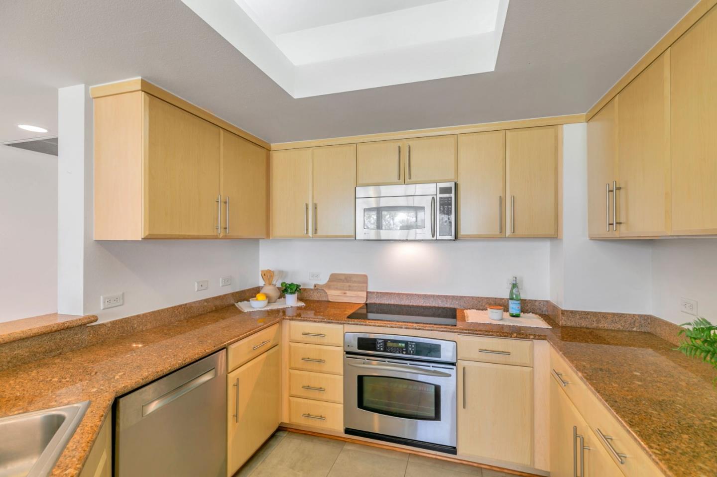 46 W Julian ST 527