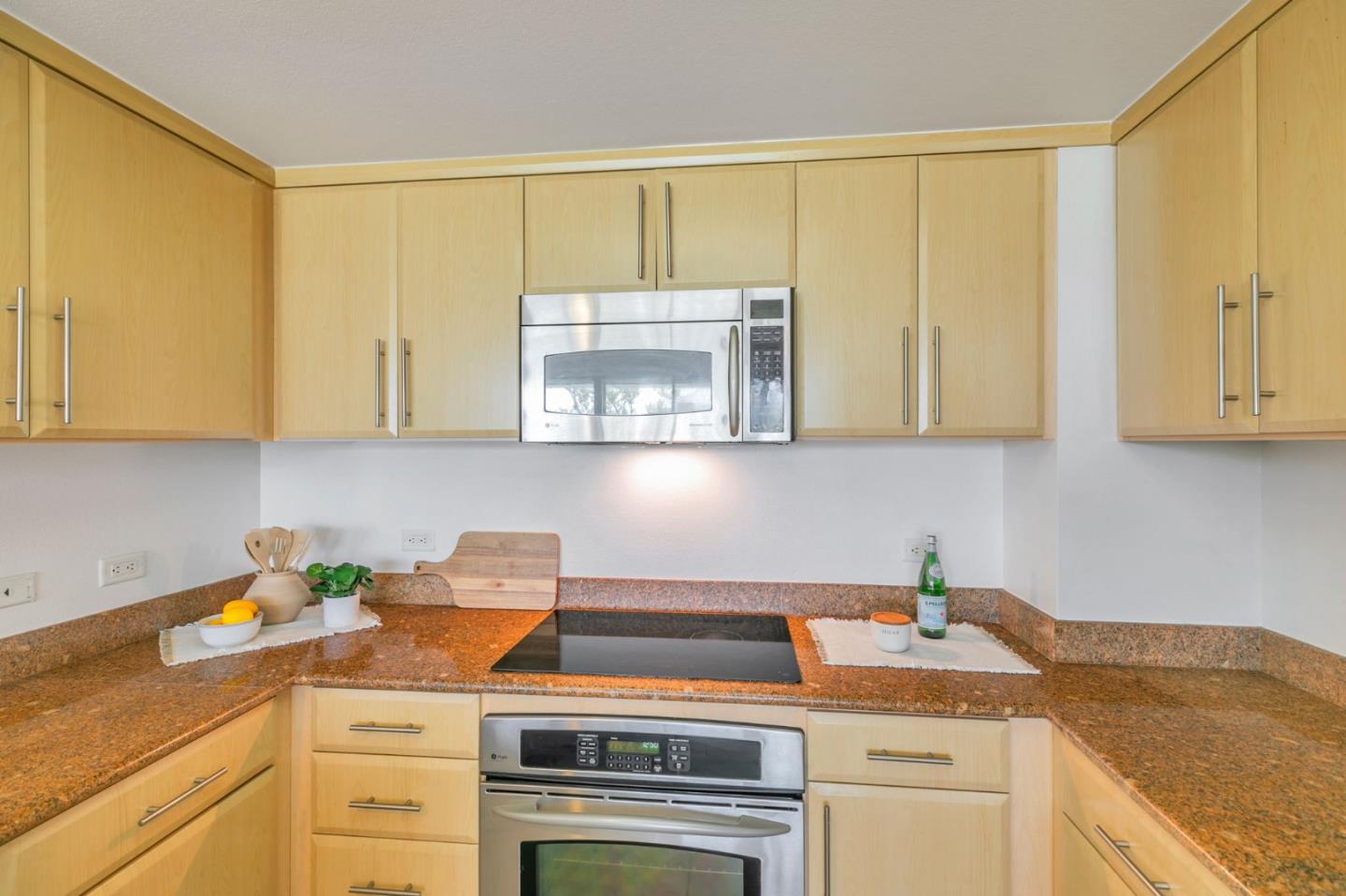 46 W Julian ST 527
