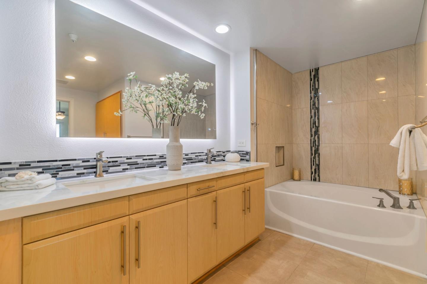 46 W Julian ST 527