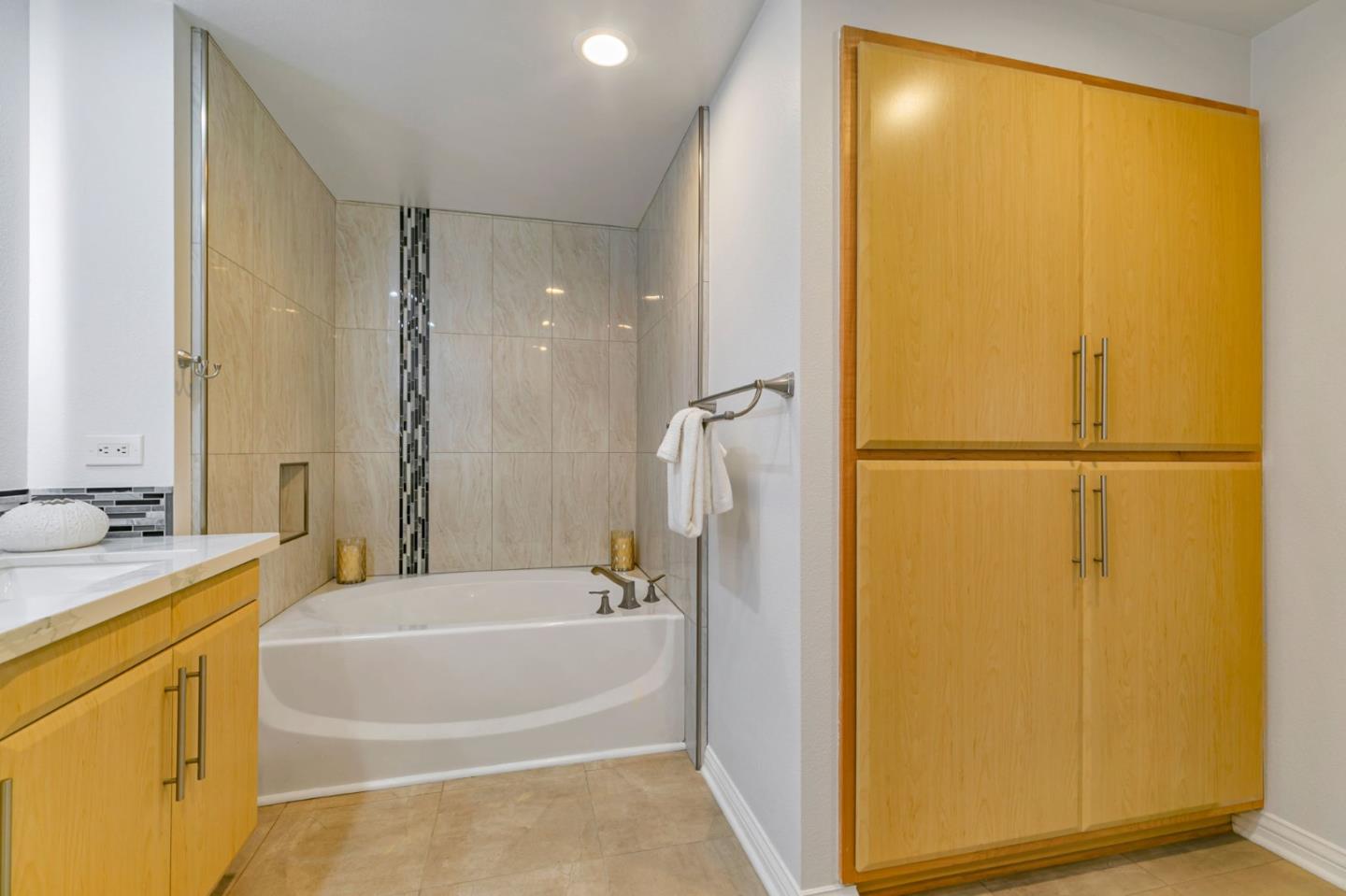 46 W Julian ST 527