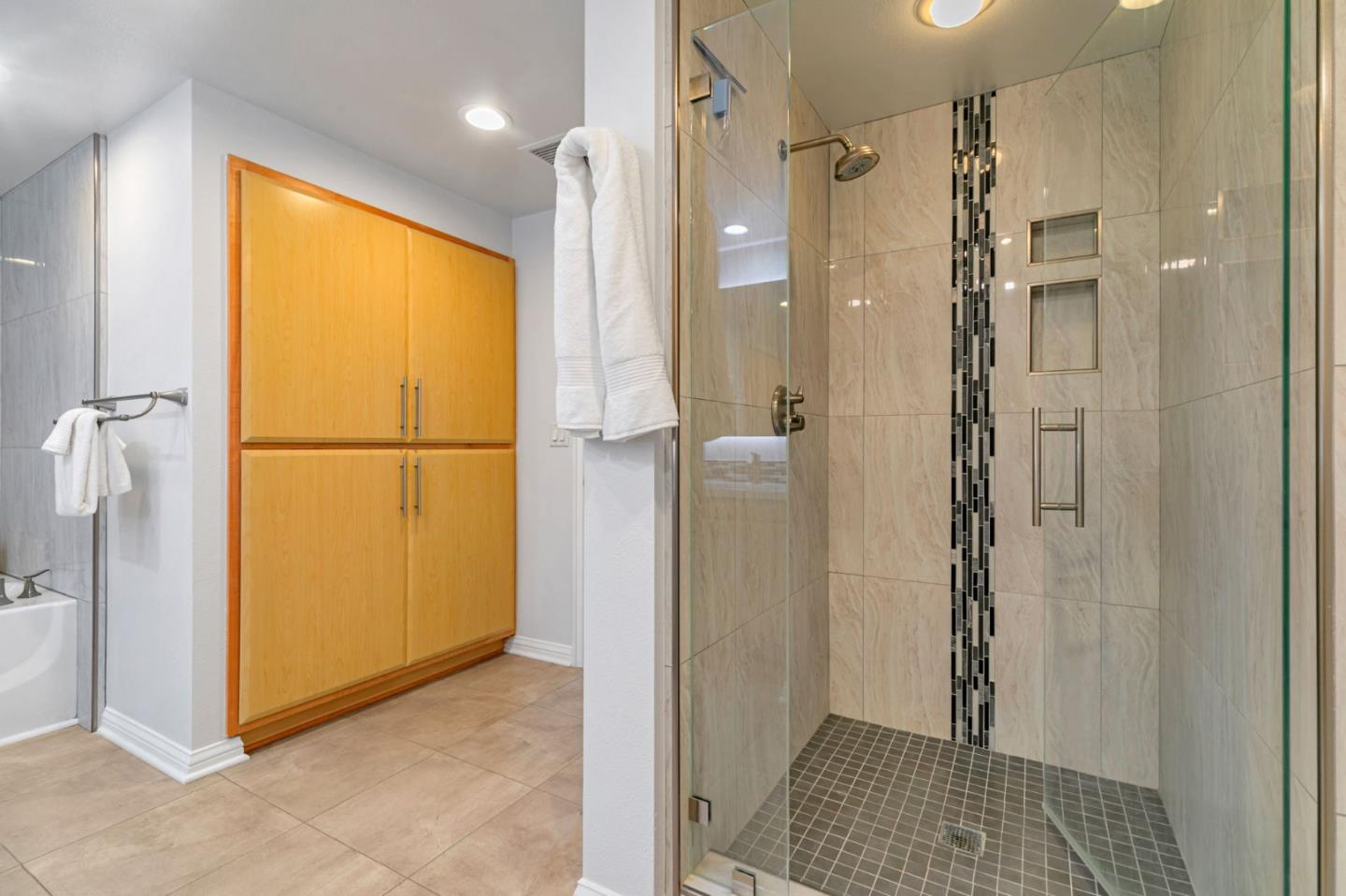 46 W Julian ST 527