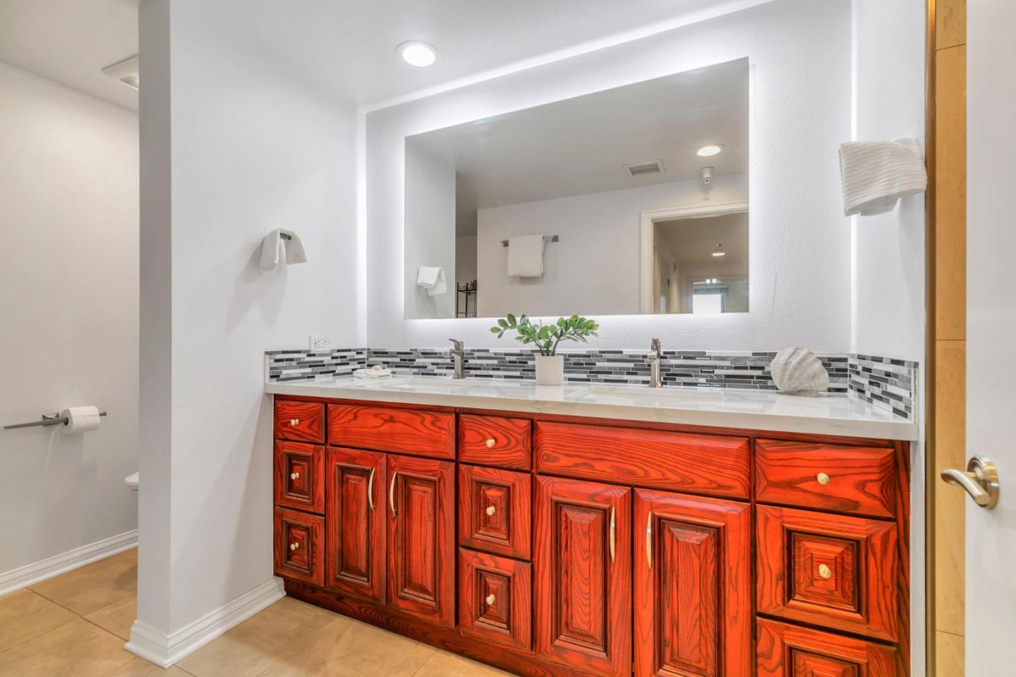 46 W Julian ST 527