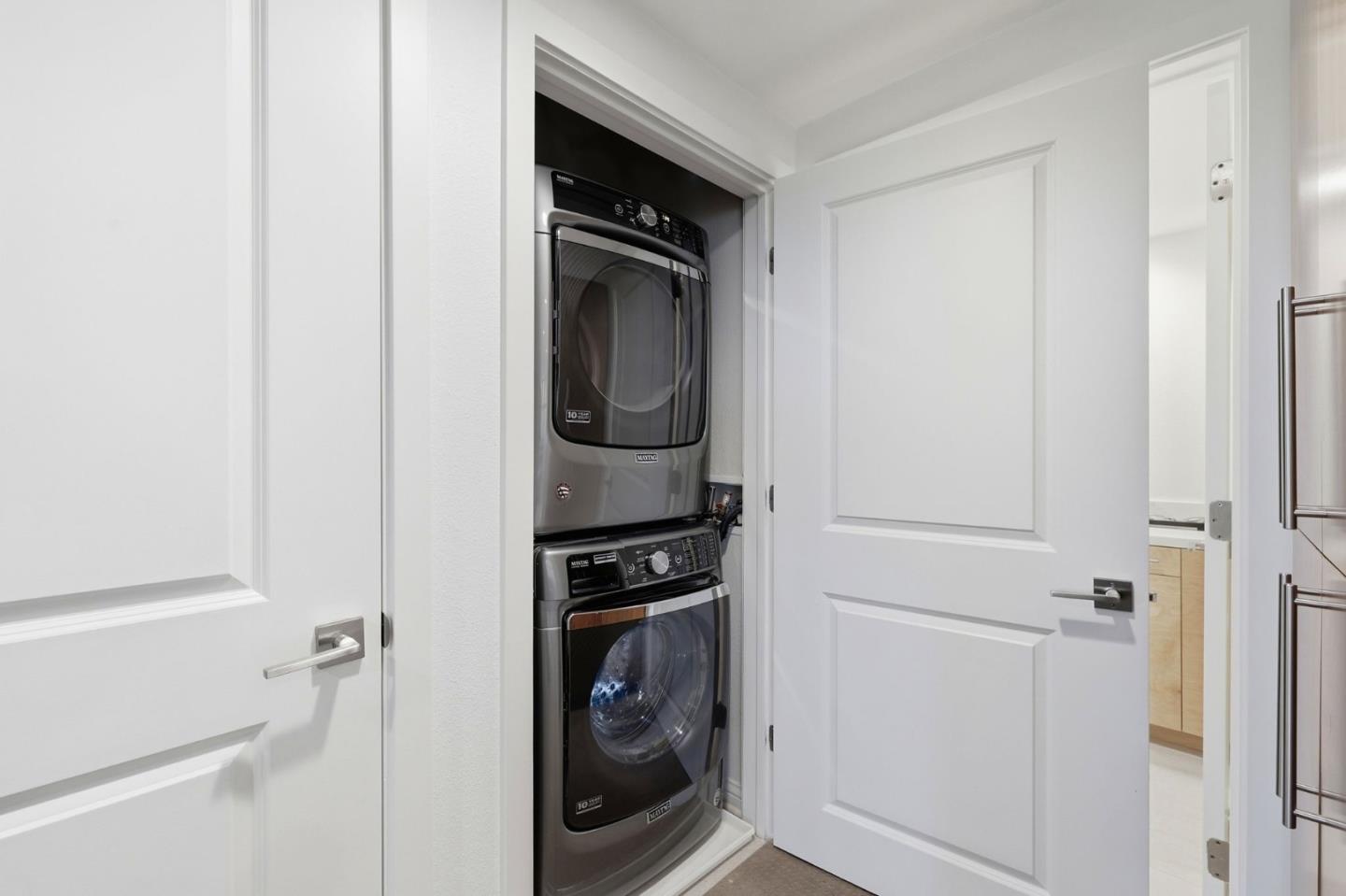 46 W Julian ST 427