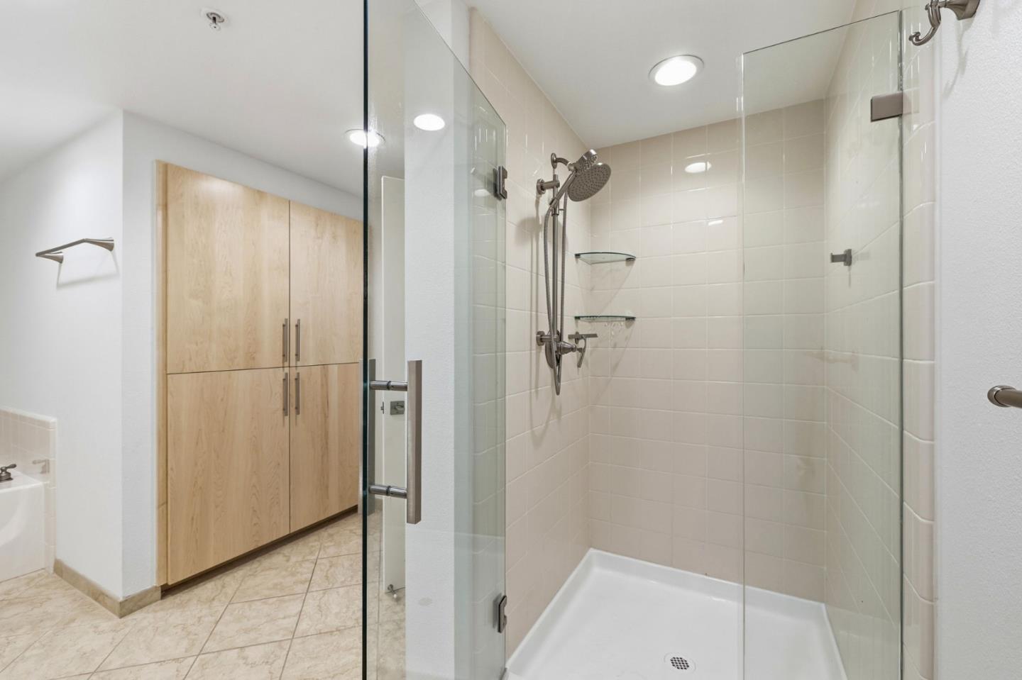 46 W Julian ST 427