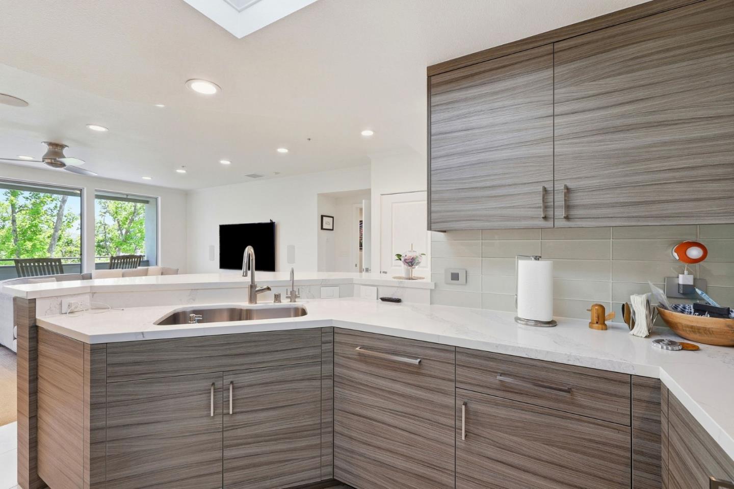 46 W Julian ST 427
