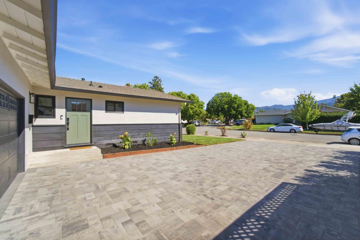 1075 Cloverbrook DR