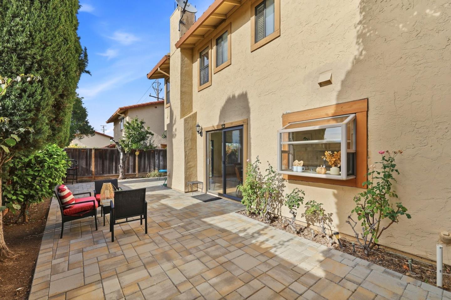 1601 Singletree WAY
