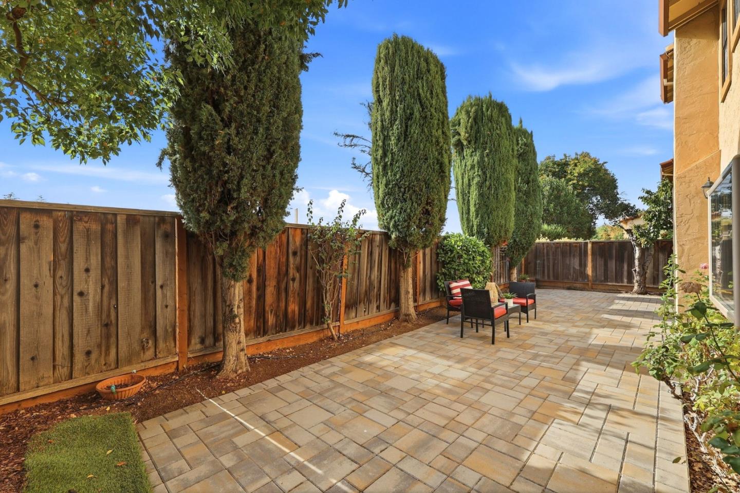 1601 Singletree WAY