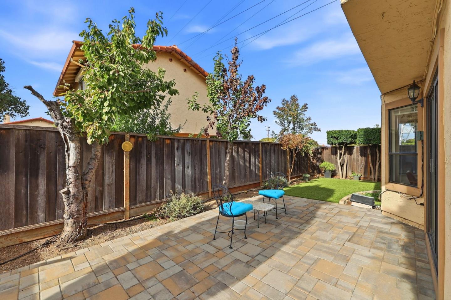 1601 Singletree WAY