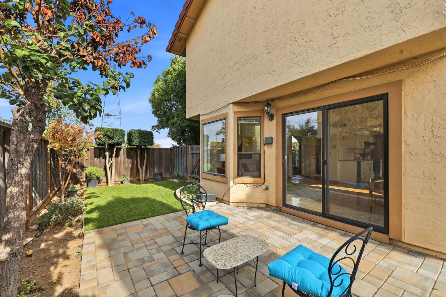 1601 Singletree WAY