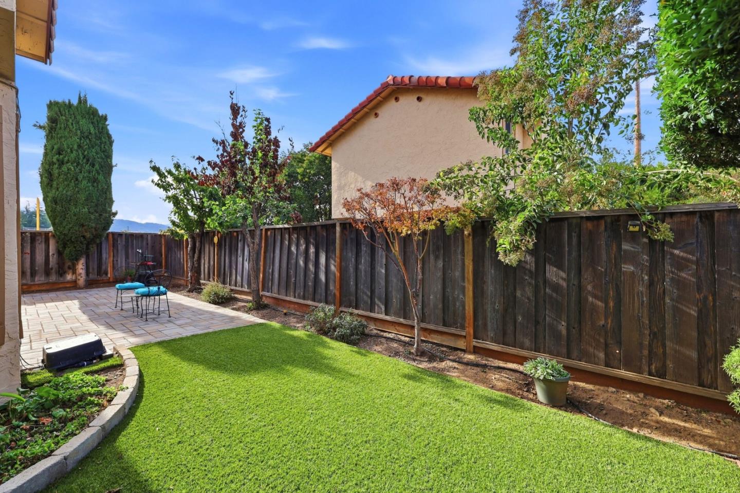 1601 Singletree WAY