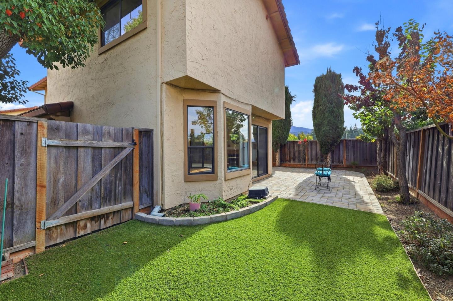 1601 Singletree WAY