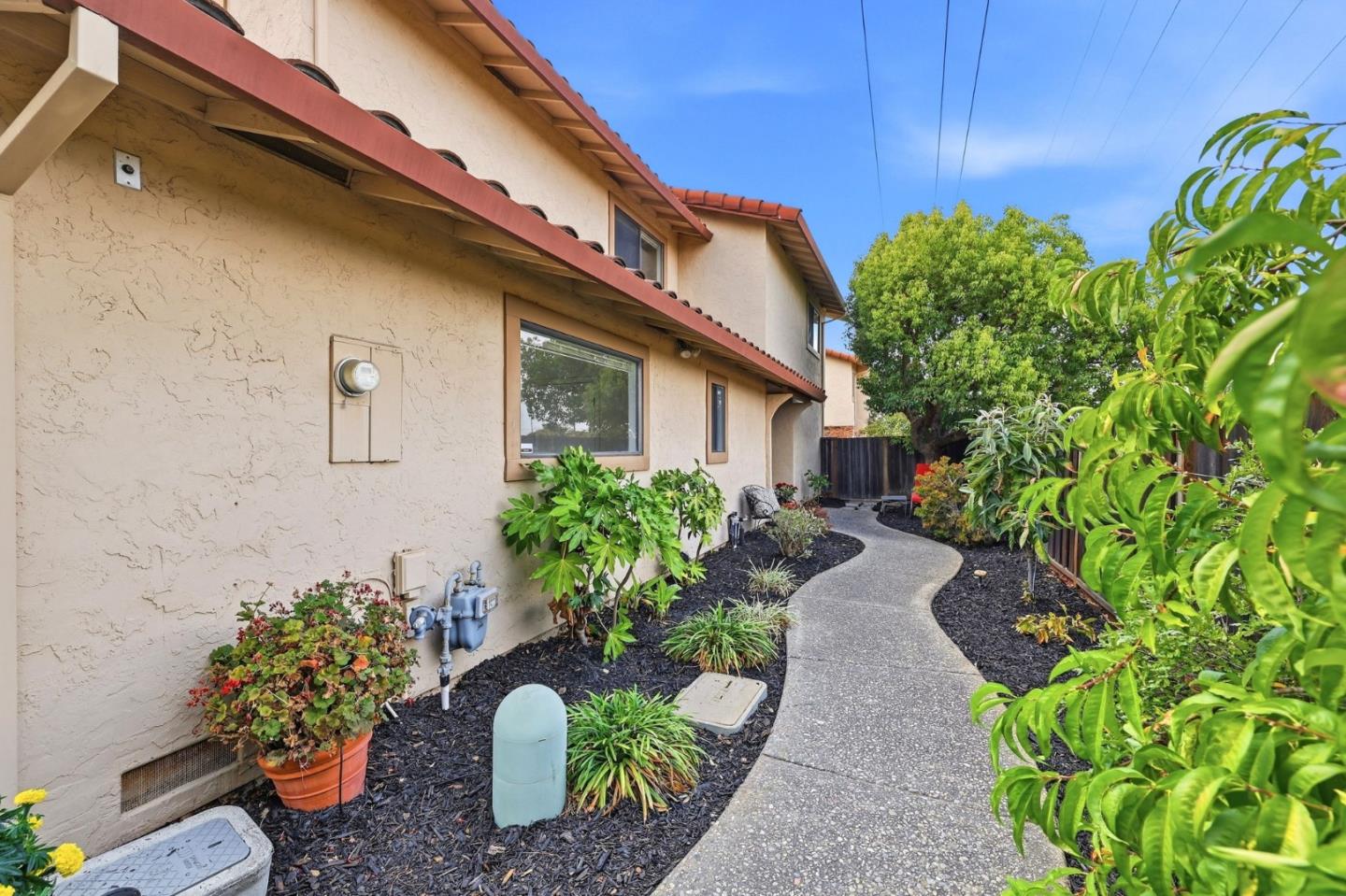 1601 Singletree WAY