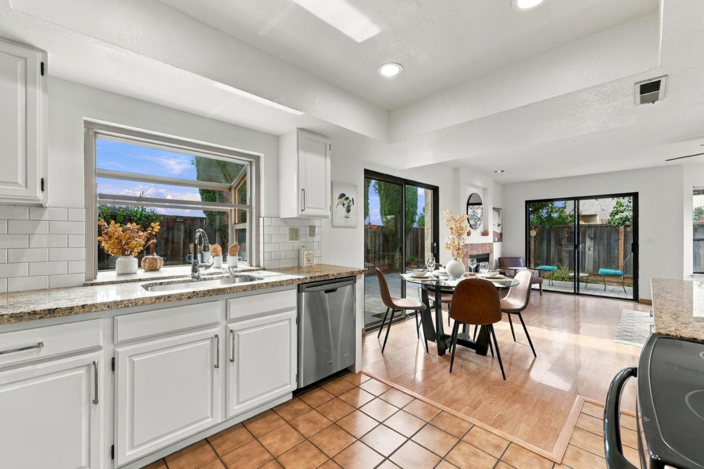 1601 Singletree WAY