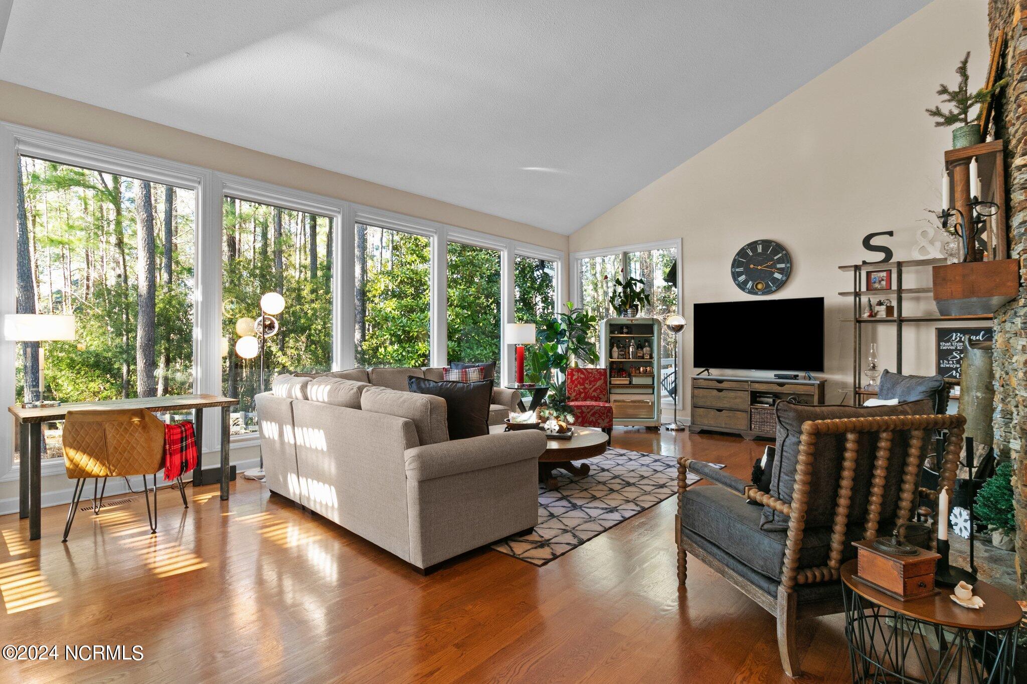 355 Lake Forest Drive SW