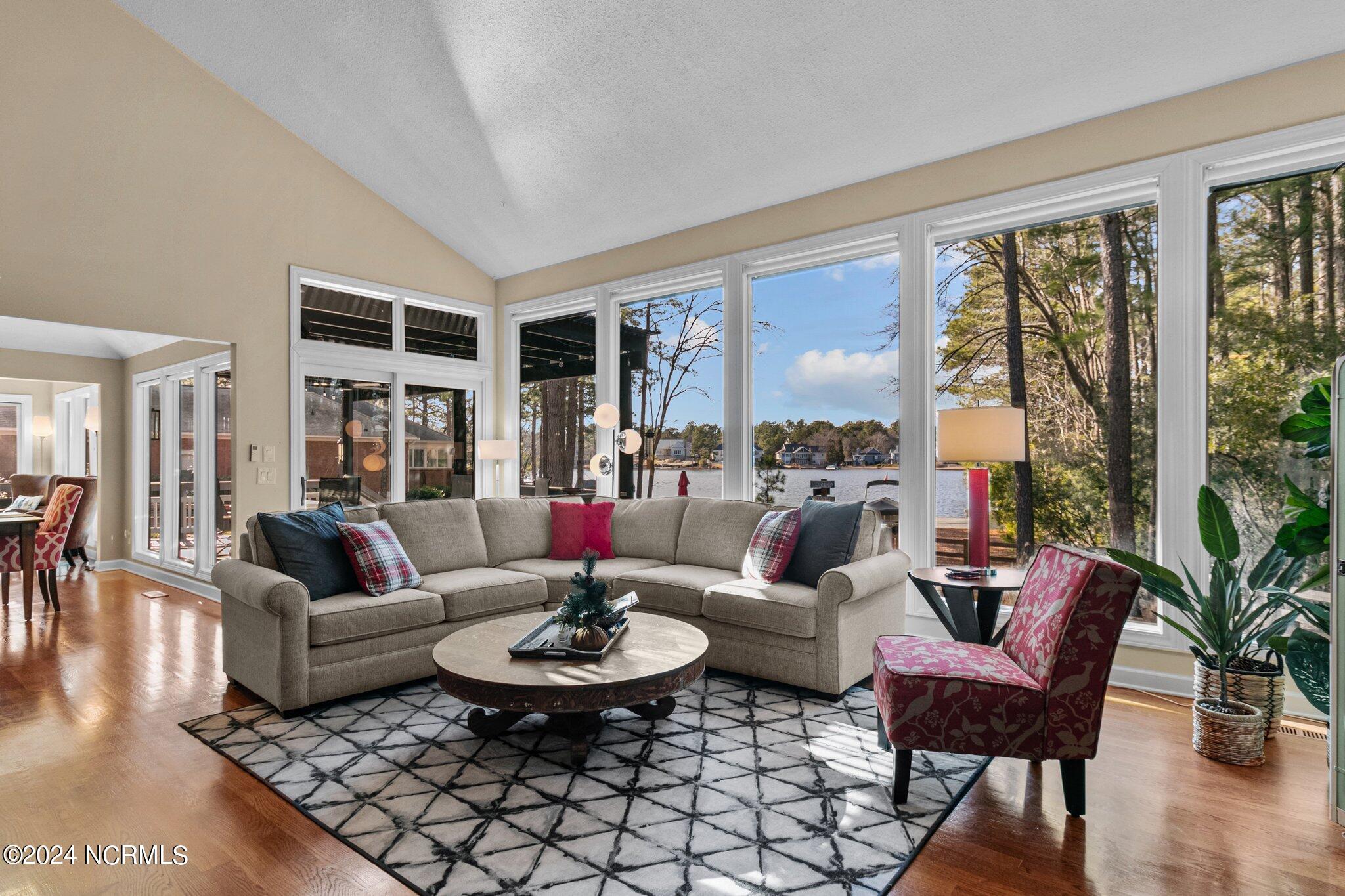 355 Lake Forest Drive SW